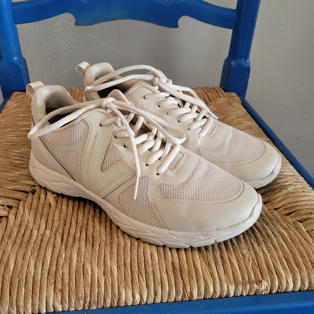 Vionic Miles II Sneakers